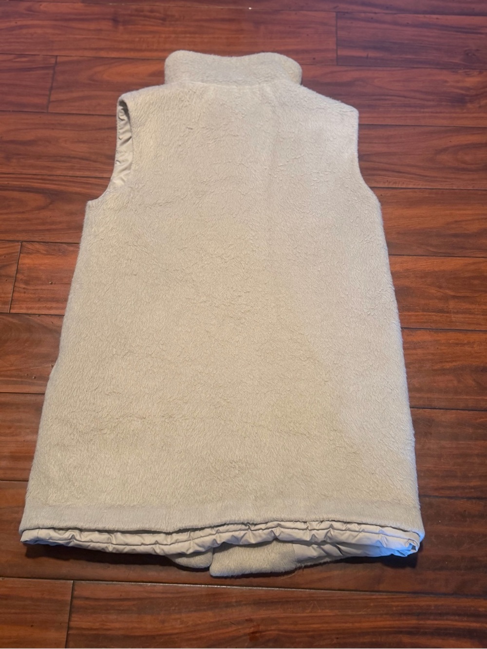 Theory Cream Sleeveless Fleece Vest - Picture 2 of 7